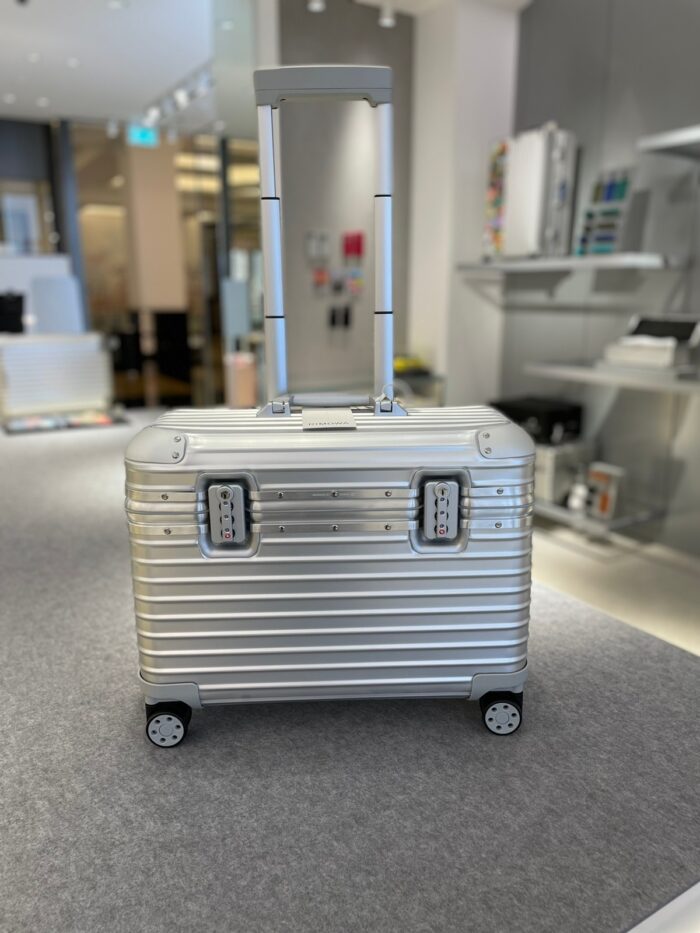 For reference] Some pictures of pre-LVMH Rimowa Pilot multiwheel case : r/ Rimowa